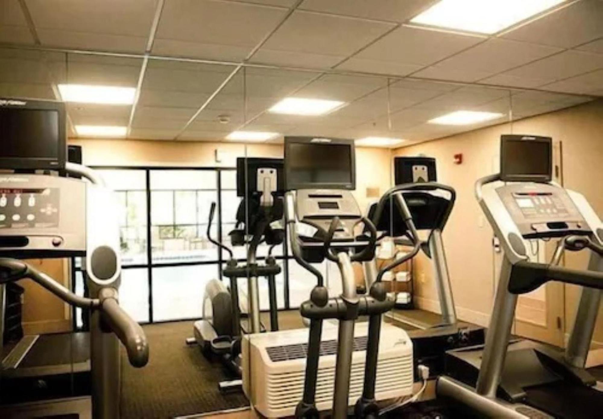 Chester Inn & Suites Sharonville Buitenkant foto